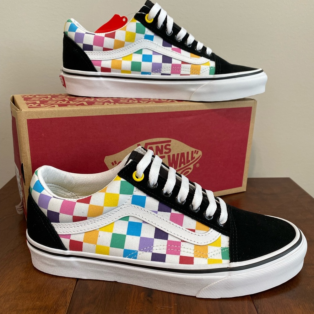 NWT Old Skool Checkerboard Rainbow Vans Sneakers Size 9